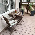 Comfy Flat In City-free Parking شقة