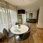 Comfy Flat In City-free Parking