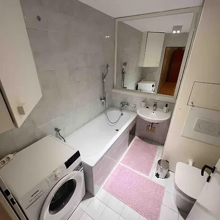 Lejlighed Comfy Flat In City-free Parking *