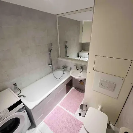 Comfy Flat In City-free Parking