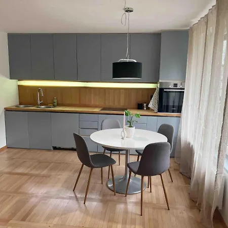 Comfy Flat In City-free Parking 아파트 *