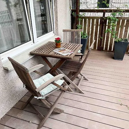 Comfy Flat In City-free Parking 아파트