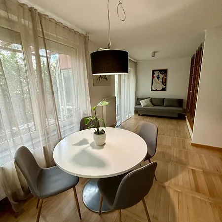 Comfy Flat In City-free Parking