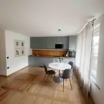 Apartmán Comfy Flat In City-free Parking *